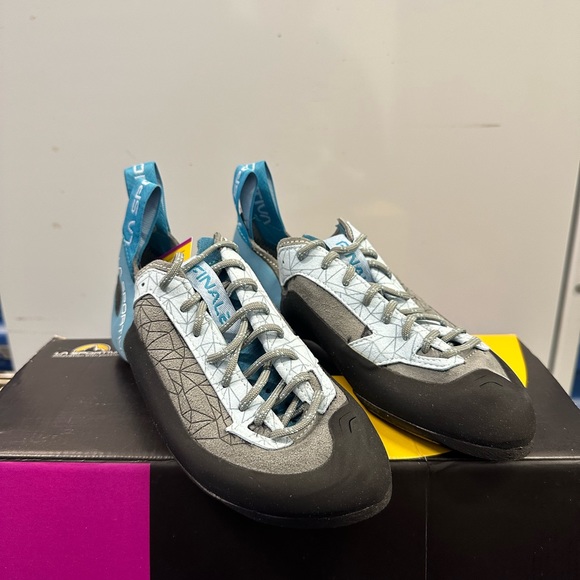 New La Sportiva Rock Climbing Shoes Women’s Finale Size 6 Topaz/clay